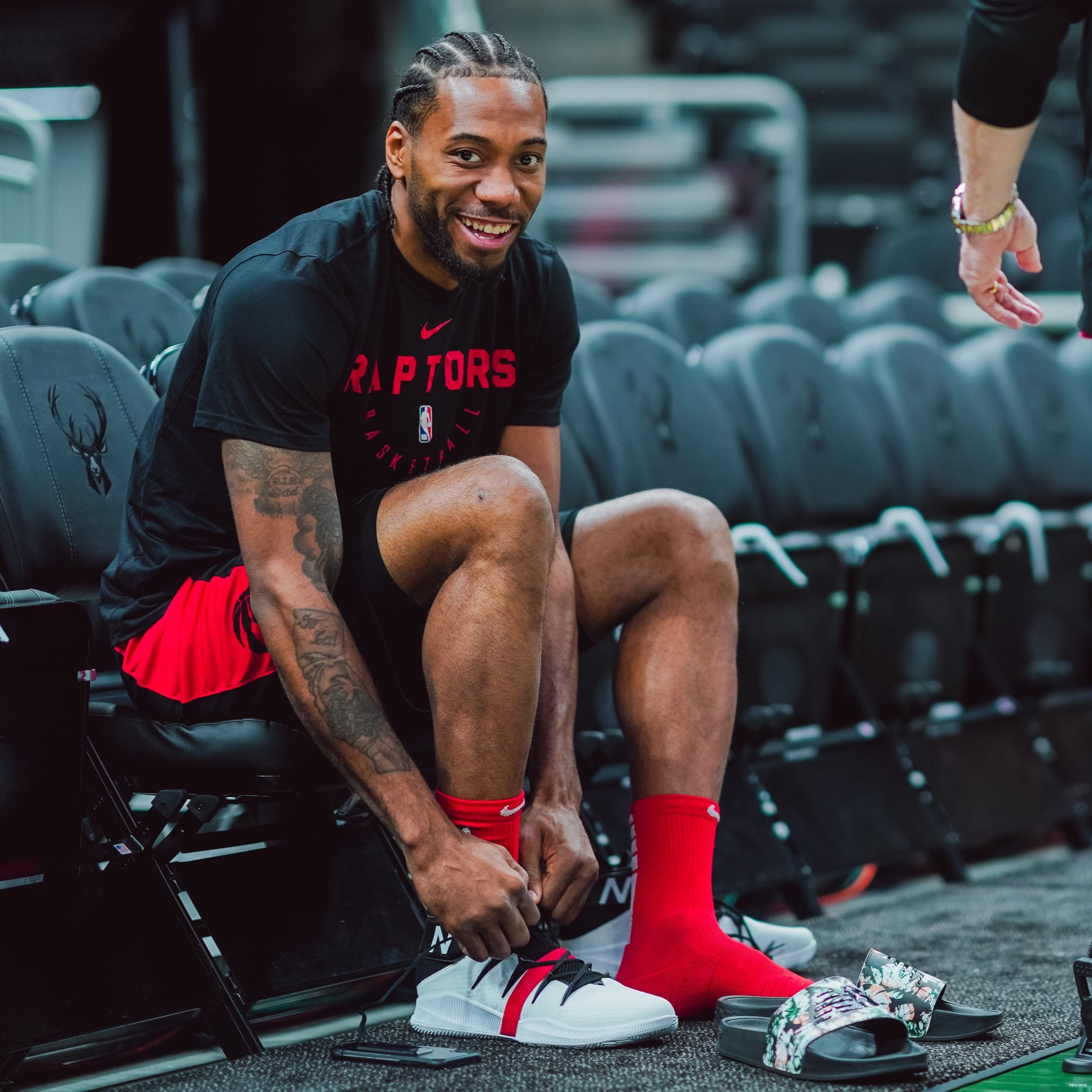 弗拉格：内姆布哈德让场上每个人变得更好，几位新秀一起不孤单