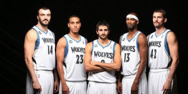 NBA：雄鹿客场大胜76人 字母哥30+12+10