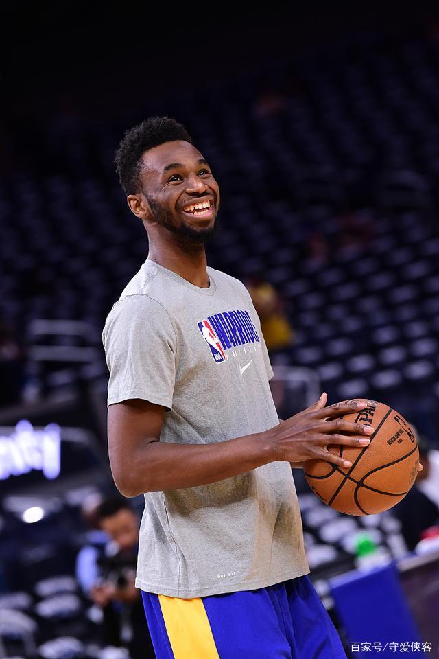 乌甲联赛阿根廷门将超远距离破门，皮球飞行全场后弹地入网