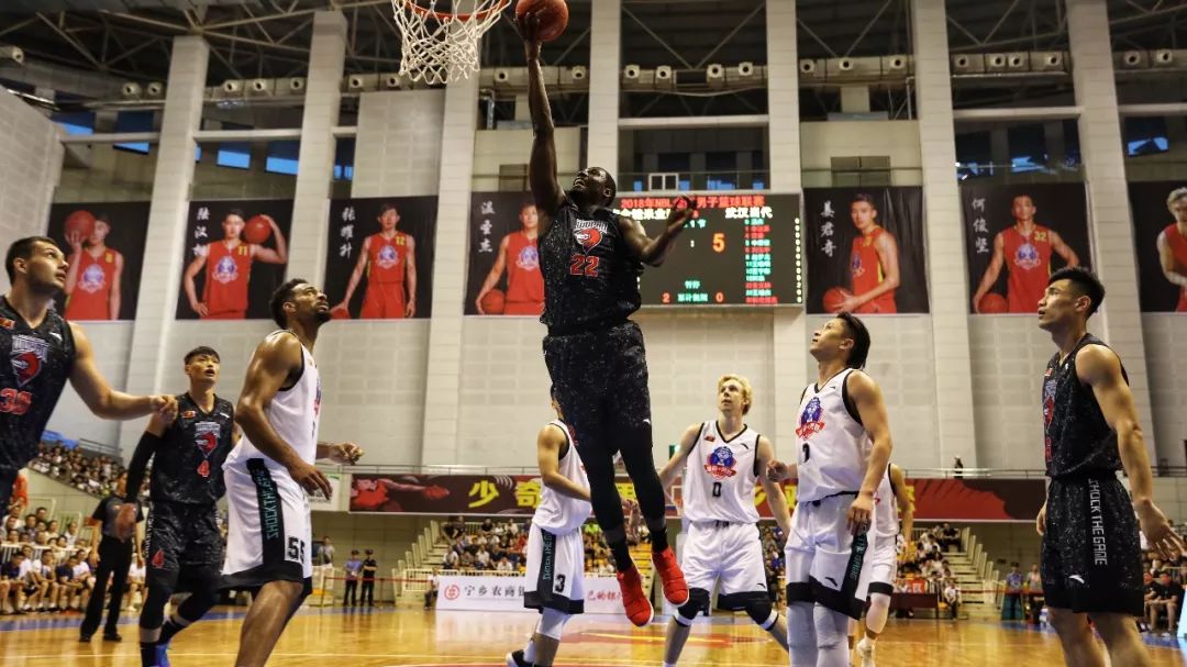 美记：字母哥24年曾遭遇相似伤病，导致错过季后赛