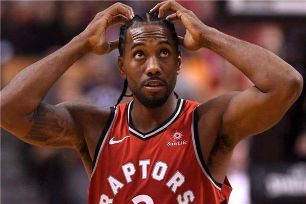 哈维-西蒙斯在切尔西官宣哈托评论区留言：我宝❤️