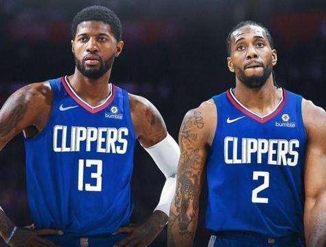 阿贾克斯客场4-2逆转卡拉巴克，收获本赛季欧冠首胜