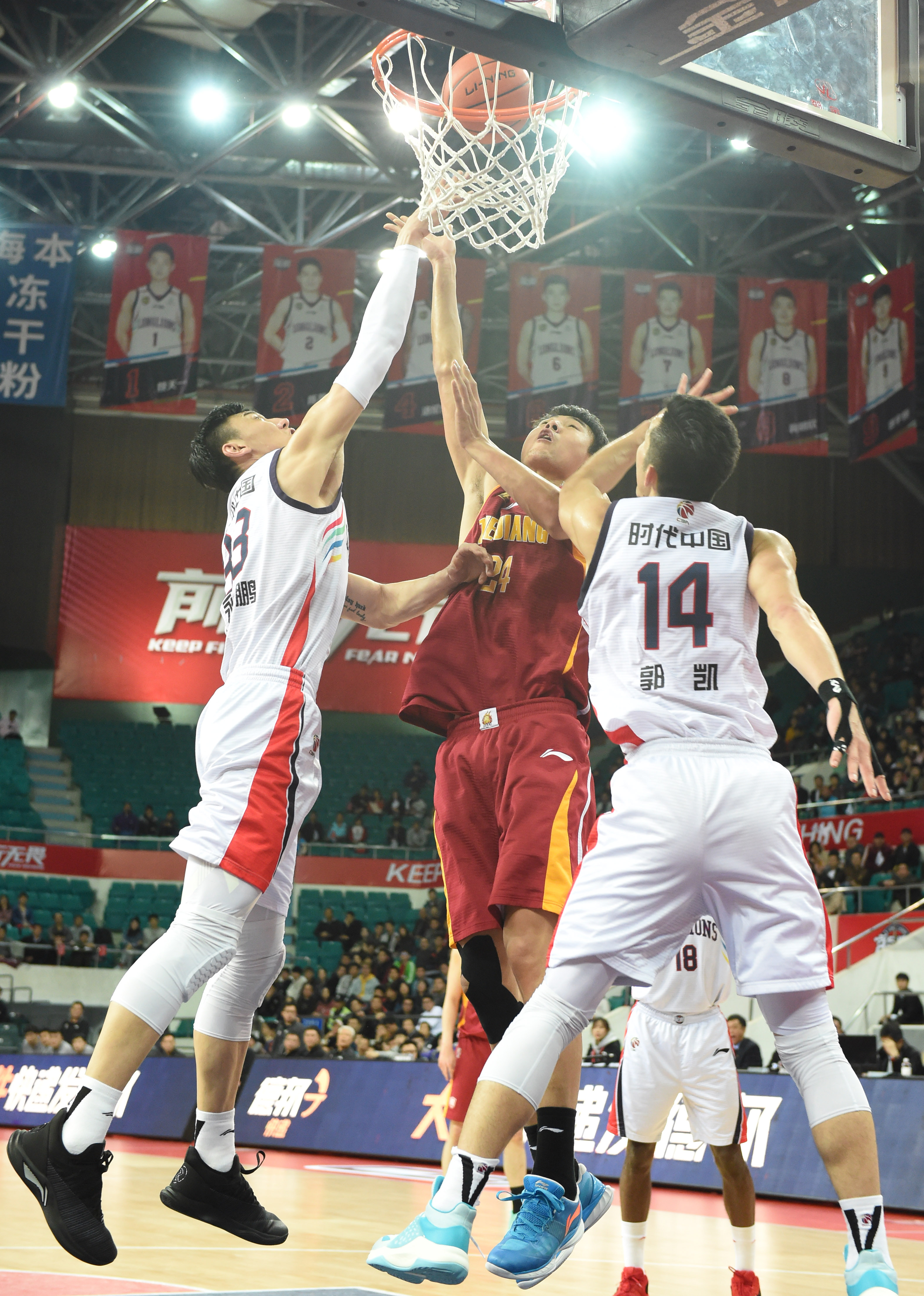 亚冠二级半场：尤里安失点，拉蒙补时建功，万隆1-0曼谷联