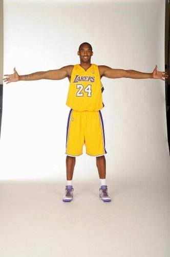 杜兰特远投三分命中，全场欢呼