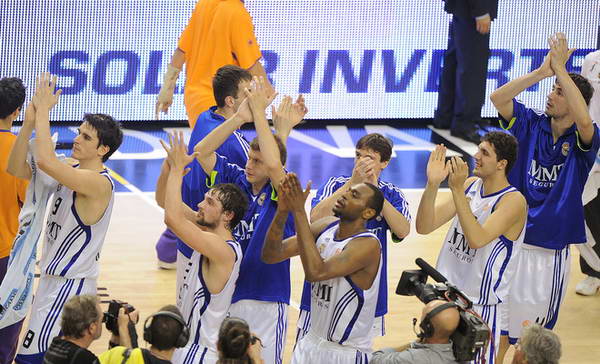 意媒：阿坎吉缺席国米训练，欧冠对阵利物浦出战成疑